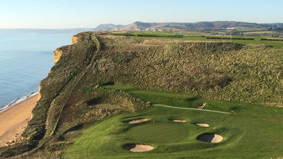 PlayMoreGolf compiles ULTIMATE GOLF GUIDE to your bank holiday weekend